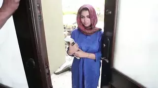 Zusammenstellung von heißen Teens, die mit Sperma gefüllt werden