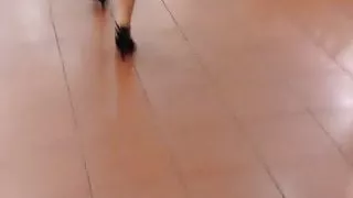 Tolle Beine beim Einkaufen