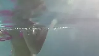 Sweetheart August Ames am Pool geleckt