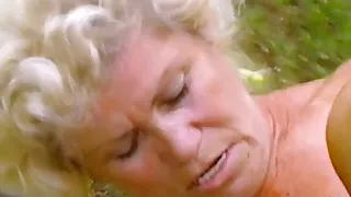 Oma (71) - Das gehoert Verboten