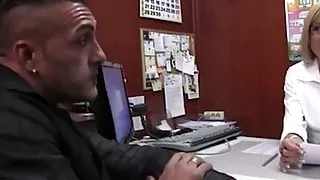 LECHE 69 The naive secretary