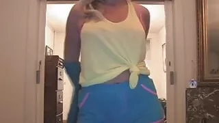 White girl twerks then gets robbed