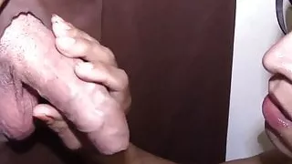 Gloryhole-Transe lutscht Opa-Schwanz