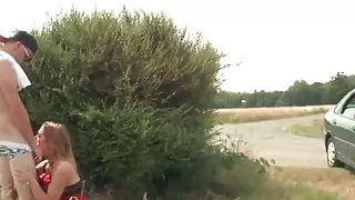 Petite pute francaise defoncee au bord de la route