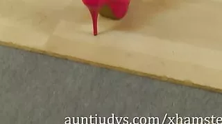 Hot British MILF Jessica Touches Her Sweet Pussy