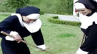 Notgeile Nonne wird vom Handwerker heimlich entjungfert
