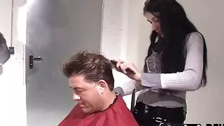 Friseurin Ina wird gefickt