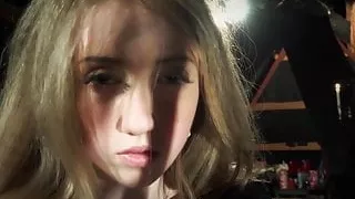 Gefesseltes Teen Mädchen steht bdsm ficken und versohlen