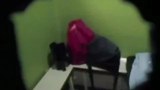 Im Schwimmbad ein blasen gelassen - Heimlich gefilmt