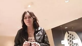 Petite amatrice brunette sodomisee et fistee grave