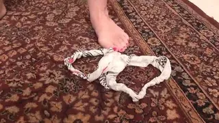 Old secretary Kelli strips off and fingers her hairy pussy