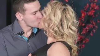 MOM Guy gives his friend’s Step Mom a good fucking before creampie