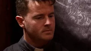 Reifer Kerl bläst vor dem Fingern Twinks Arsch