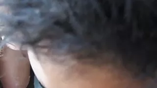 il la fait sucer comme une chienne