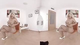 VIRTUAL TABOO - Blondie Fesser strips for you!