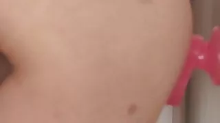 Gorgeous curvy amateur masturbates with dildo