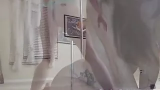 Lelu Love-WEBCAM: Stretching Booty Shaking Stripping