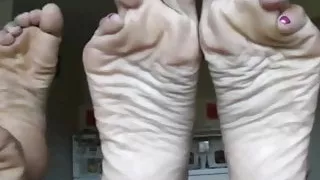 Latina Soles toe spreading