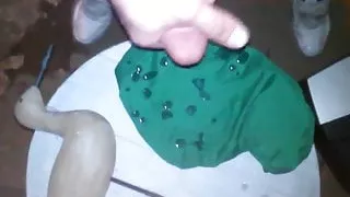 Sperma auf Nachbars Höschen