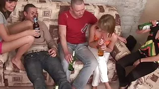 Euro College Babes Luna und Lydia beim Schwanzlutschen