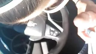 Schwangere Nutte bläst und wichst mich im Auto bis zum Sperma