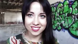 Heiße brünette russische Teenagerin Taissia Shanti fickt für Geld