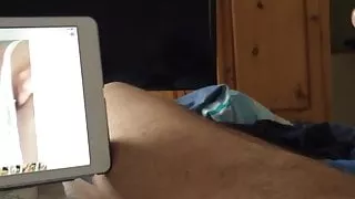 Frau reibt Klitoris wichsen Cumshot