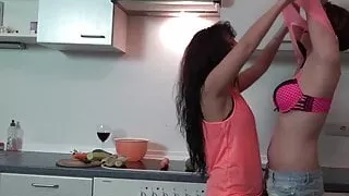 Große Titten, Deutscher Sex, Küche, Lesbensex, Milfsex, Jugendliche (18+)