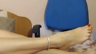 pedicure toes nails red barefeet