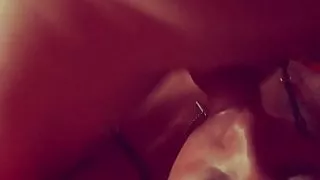 Schwanz im Fickmaul und denn ins Gesicht gespritzt.