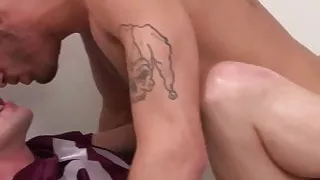 Bottom Jock in den Arsch gefickt von leidenschaftlichem Trainer