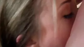 Ganz schoen Blond der Fickschlitten !