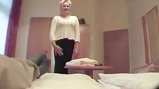 Die Sau ornaniert im Hotelzimmer!