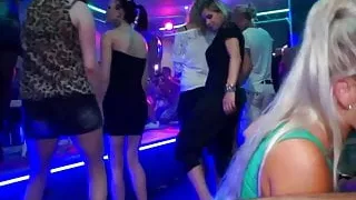 Echte Euro Amateur Schwanzlutschen vor dem Ficken