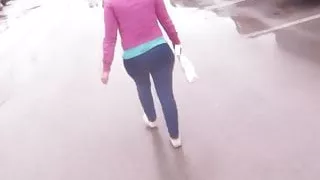 Big booty Latina in pocketless jeans