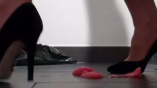 messy - bend and cum her jimmy choo