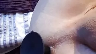 Inflatable butt plug