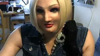 Un peu de maquillage sexy.