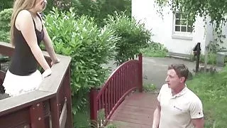 18yr Teeny bezahlt die Miete mit einem geilen Fick Draussen