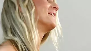 Nice Blonde Babe Christina Fuck a Photograph Guy