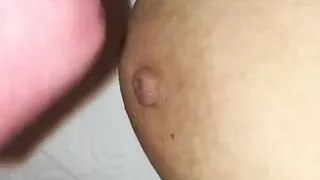 Auf ihre Titten wichsen