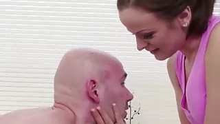 Stranger Seduce Masseuse to Fuck in Massage Parlour