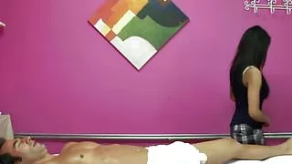 Asian masseuse cockriding client for fast tip
