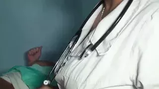 Wenn der Frauenarzt die Mutti fickt bei der Kontrolle