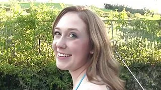 Laci und ihr großer Arsch geben ihr Debüt und werden hart gefickt