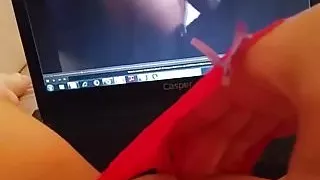 porno izleyerek kendini oksuyor