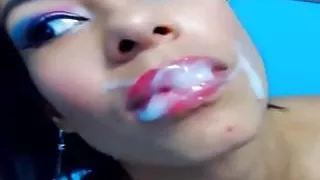 Latina Schlampe saugt Schwanz fickt und schluckt heißes Sperma