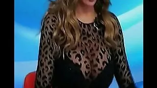 Tettona da sborrare in diretta TV..