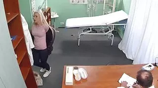 Euro amateur cumsprayed in mouth during exam