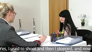 Auditioning les pussylicking casting agent